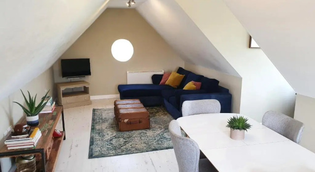 Коттедж с 2 комнатами Beautiful 2 bedroom guest house with private pool in Lacock, Wiltshire