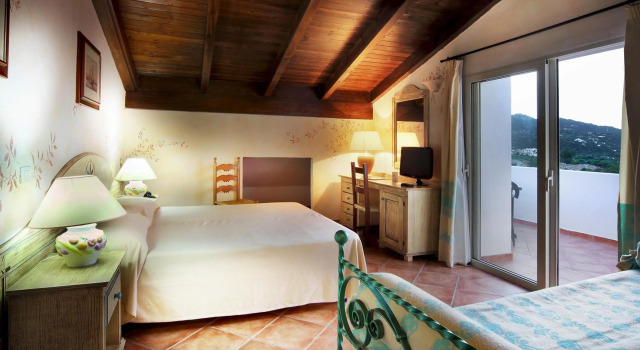 Colonna Beach Hotel, Book Hotel Hoteller i Emerald Coast med måltider, Halvpension / Fuldpension