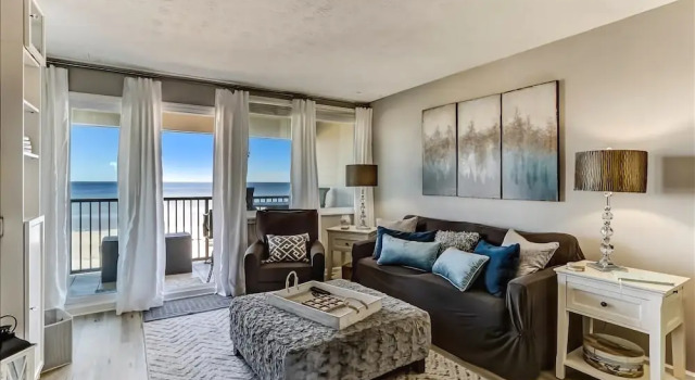 Coral Sands Beautiful Condominium by RedAwning