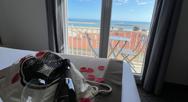 Номер Comfort с балконом и с видом на море Le Regina Hôtel et restaurant Canet-plage