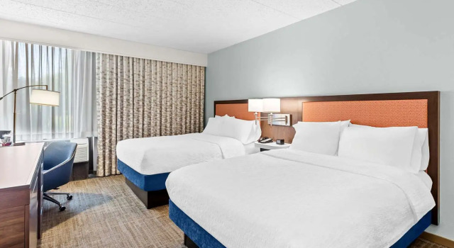 Четырёхместный номер Standard Hampton Inn Chicago-Naperville