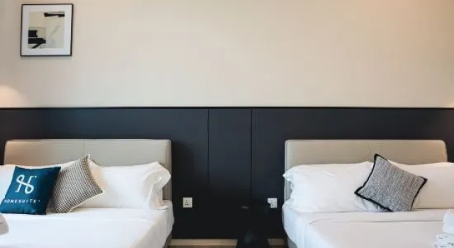 Люкс c 1 комнатой с балконом Homesuite Home at Bay Suites