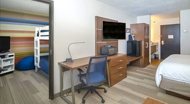 Четырёхместный люкс Holiday Inn Express Houghton-Keweenaw by IHG