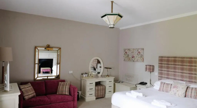Трёхместный номер Standard Court Colman Manor