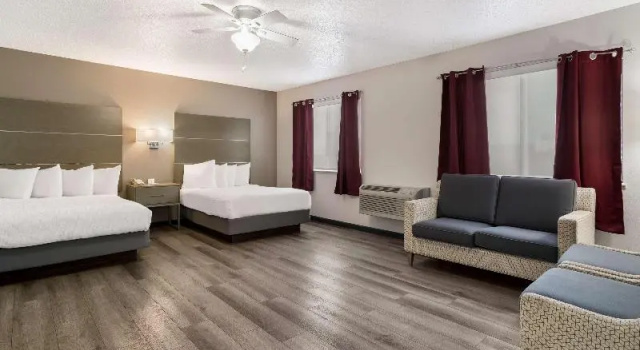 Четырёхместный номер Standard SureStay Hotel by Best Western Grants