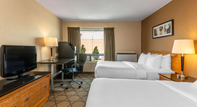 Четырёхместный номер Standard Comfort Inn Newmarket - Aurora