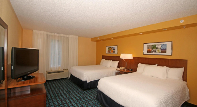 Четырёхместный номер Standard Fairfield Inn & Suites by Marriott Aiken