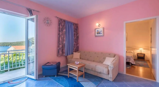 Апартаменты c 1 комнатой с балконом и с видом на море Apartments Saulan