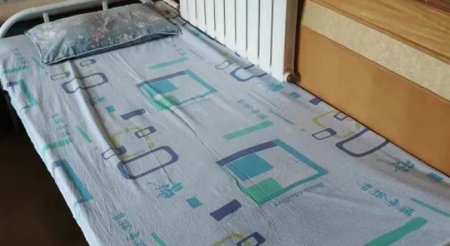 Кровать в общем номере (мужской номер) Tianjin Shilu Boutique Apartment