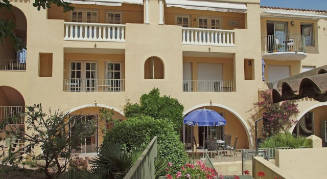 Apartment in Gassin Saint Tropez With Garden, Pool, Забронировать Апартаменты/квартира Гассен Порт-Гримо