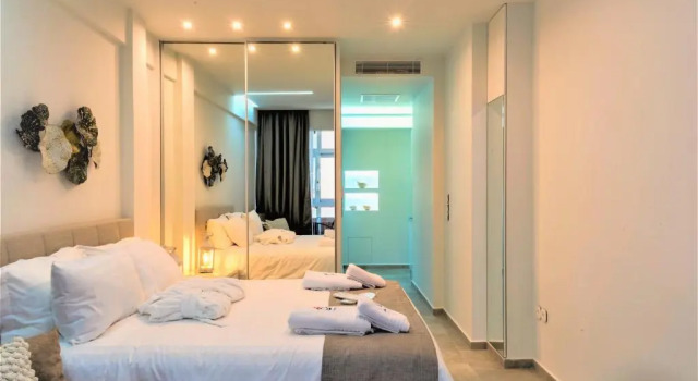 Люкс с балконом Chic Centre Suites Athens
