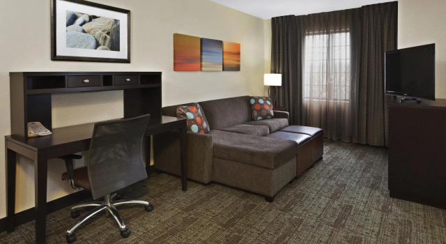 Двухместный номер Standard c 1 комнатой Staybridge Suites South Springfield by IHG