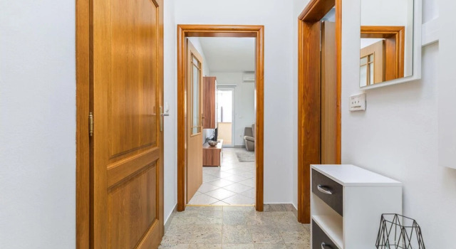 Awesome Apartment in Valbandon With Wifi and 1 Bedrooms, Prenota Appartamento Valbandon Istria