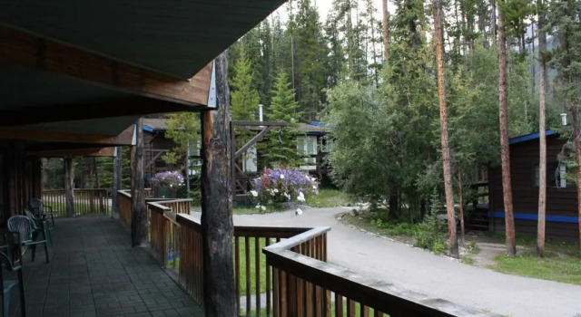 Sunwapta Falls Rocky Mountain Lodge, Rezervovat Rekreační dům Sunwapta Falls Kanada