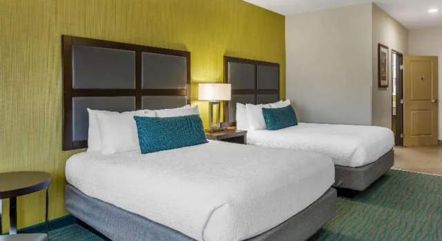 Четырёхместный номер Standard Best Western Plus Taft Inn