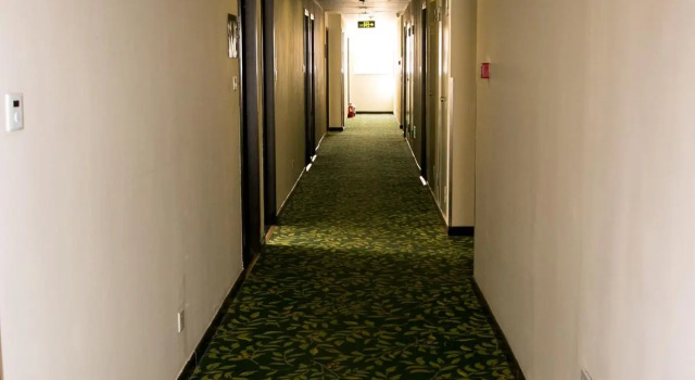 Super 8 Hotel Beijing Headquarters Branch One, Book Hotel Hoteller i Beijing Province med parkering, Parkering