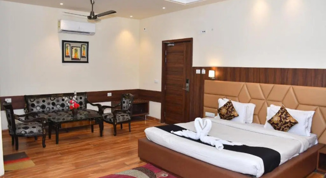 Люкс Hotel Bhagyaraj Palace - Best Hotel In Kanpur