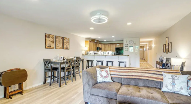 Апартаменты Morning Hikes & Beach Nights: Canalfront Condo!