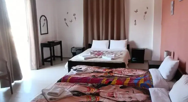 Четырёхместный номер Comfort с балконом и с видом на море GOLDEN BEACH