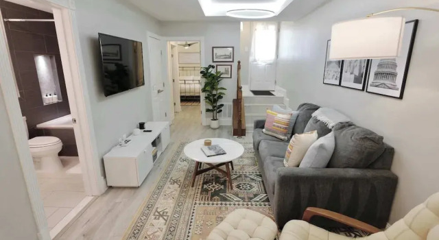 Stellar Stay Near Metro + Parking