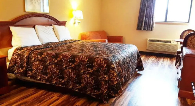 Четырёхместный номер Standard Red Lion Inn & Suites Caseyville