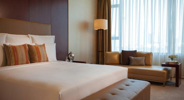 Двухместный клубный номер Deluxe Renaissance Tianjin Lakeview Hotel