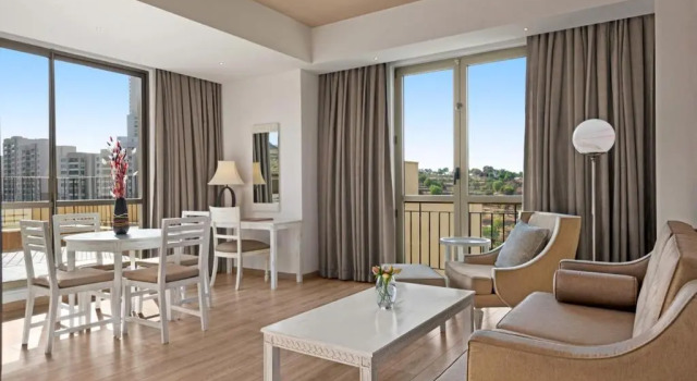 Двухместный люкс Deluxe с видом на горы Ramada Plaza от Wyndham Mardin