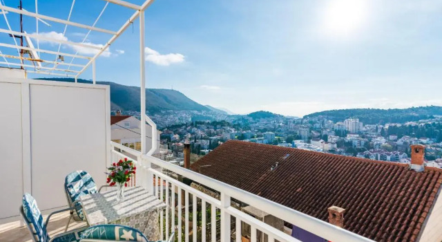 Студия с балконом и с видом на город Guest House Nenada