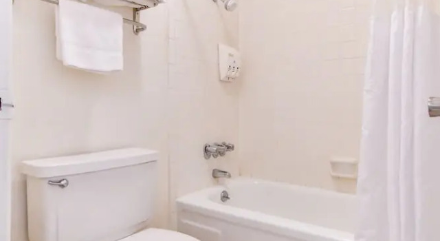 Четырёхместный номер Premium OYO Hotel Tyler Lindale