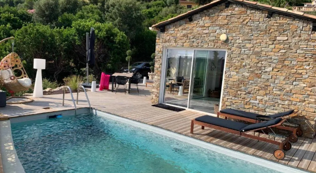 Вилла VILLA PERLA SAINT-TROPEZ CAVALAIRE-SUR-MER, 3-5 chambres, vue mer, piscine chauffée