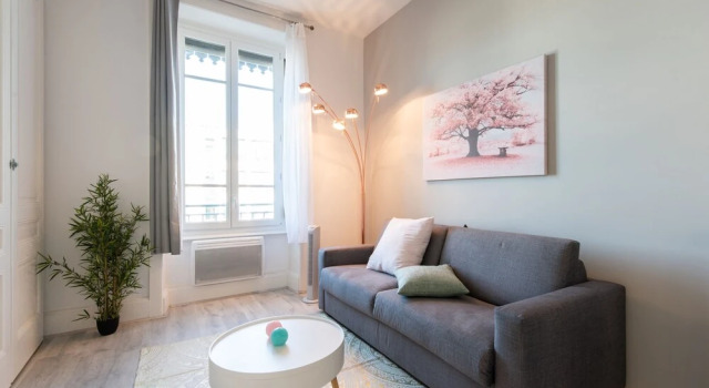 Renting Lyon Pirard, Забронировать Отель Отели Лиона с парковкой, рядом с Перраш, Парковка