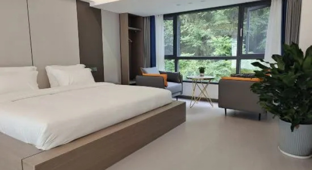 Семейный люкс с красивым видом из окна Qianyuan Backyard Homestay (Enshi Grand Canyon Yunlong Dixie Store)