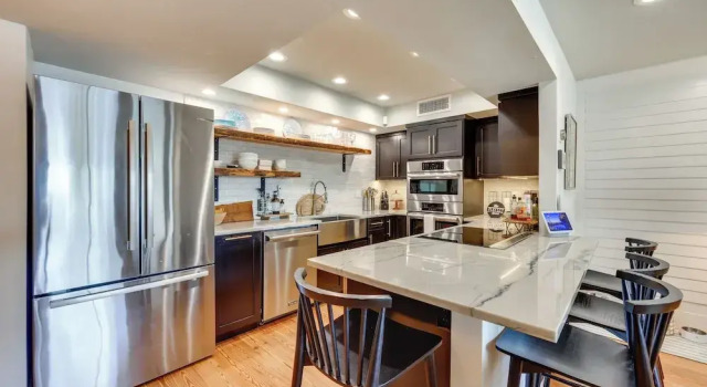 Steps to Sand: Townhome w/ Balcony in Jax Beach!