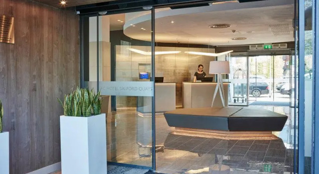 Полулюкс AC Hotel by Marriott Manchester Salford Quays