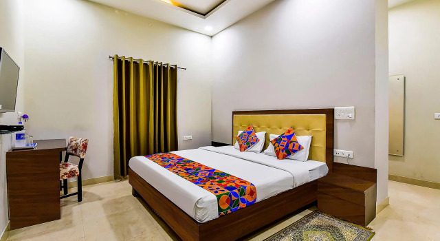 Номер Deluxe FabHotel The Castle Homestay