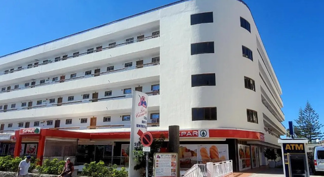 VIVIENDA VACACIONAL-Las Camelias Apartments #E05, Забронировать Апартаменты/квартира Отели Плайя дель Инглес с бассейном, рядом с Экуменический храм Эль-Сальвадор, Бассейн