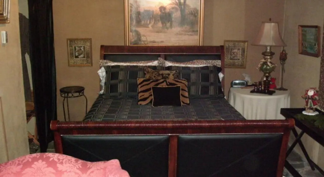 Люкс The Stone Hedge Bed and Breakfast