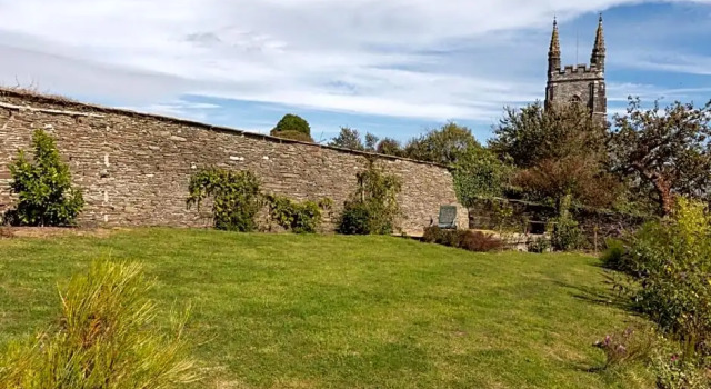 Horsemans Close