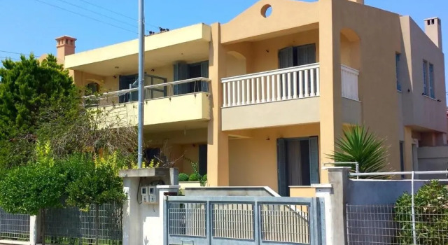 Zachs house, Book Hotel  