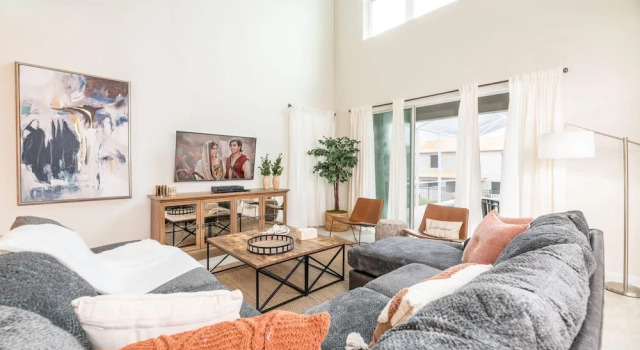5BR Themed Home - Private Pool Prime Location