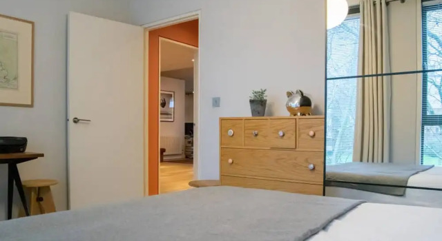 Artistic 1 Bedroom Flat in Central London, Забронировать Отель Отели Англии 3 звезды, 3*