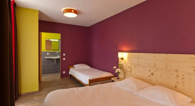Номер Standard Logis Hôtel LBB - les 2 lacs