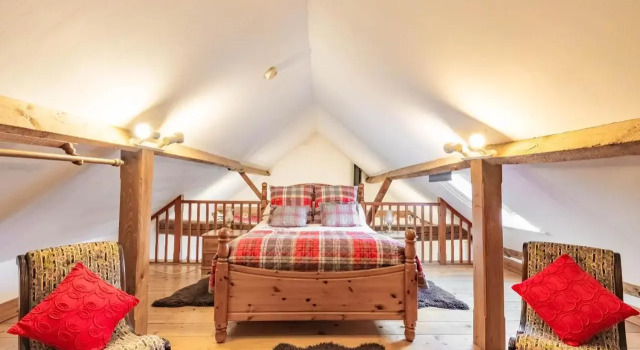 Threshers Barn and Shire Horse Barn, Prenota Hotel Eastgate Regno Unito