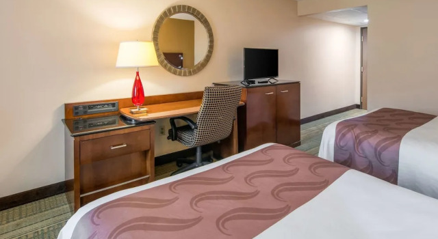 Четырёхместный номер Standard Quality Inn & Suites Virginia MN
