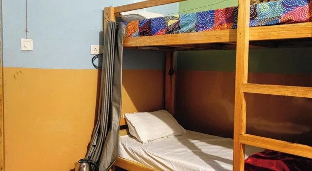 Кровать в общем номере Цокольный этаж Majestic Mountain Bhaiji Guest House