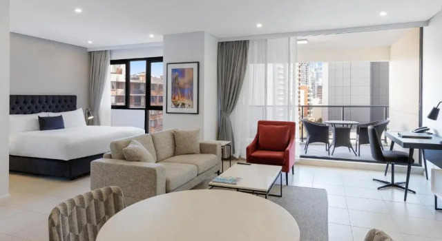 Люкс с балконом Meriton Suites Kent Street, Sydney