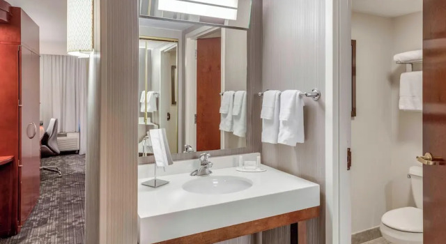 Люкс Courtyard by Marriot Cranbury South Brunswick