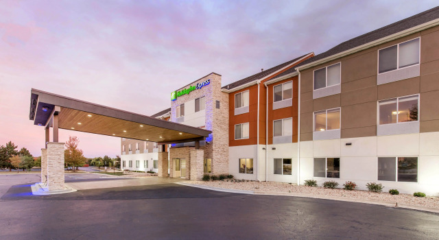 Holiday Inn Express & Suites Chicago West - St Charles by IHG, Забронировать Отель Отели Иллинойс 3 звезды, 3*