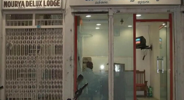 Mourya Deluxe AC Lodge, Book Hotel Hoteller i Chitradurga med parkering, Parkering