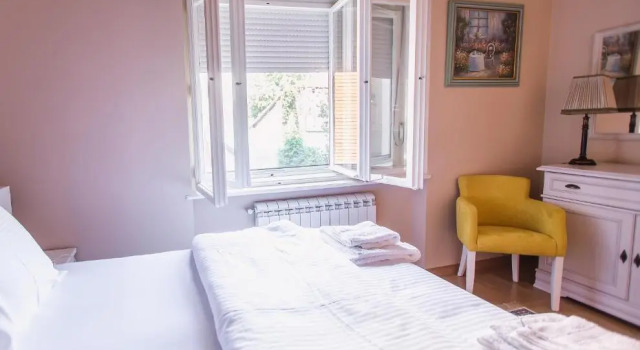 Crown Apartment - Your Royal Stay